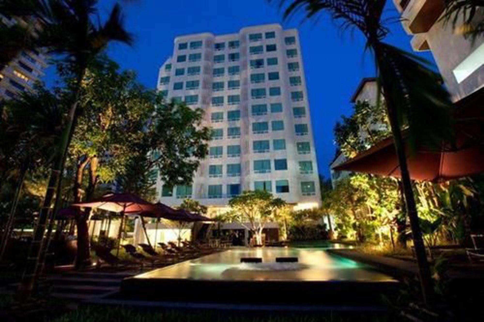 Aspira 12Th Avenue Asoke Sukhumvit Hotel Bangkok Buitenkant foto